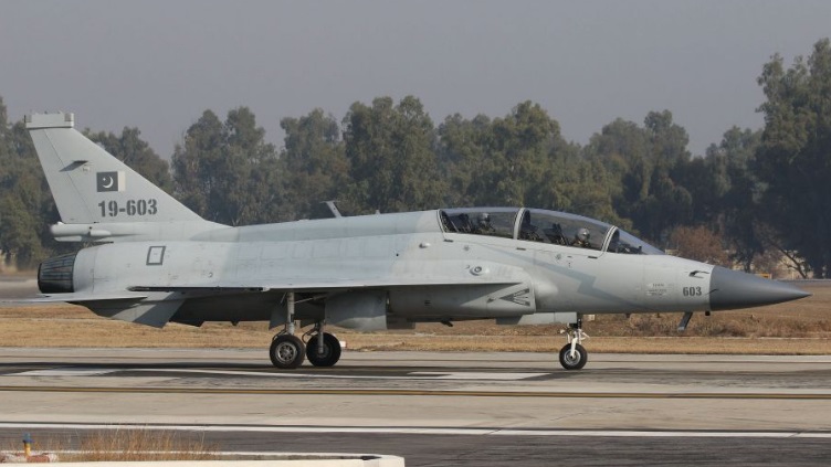 Angkatan Udara Pakistan Segera Terima 12 JF-17B