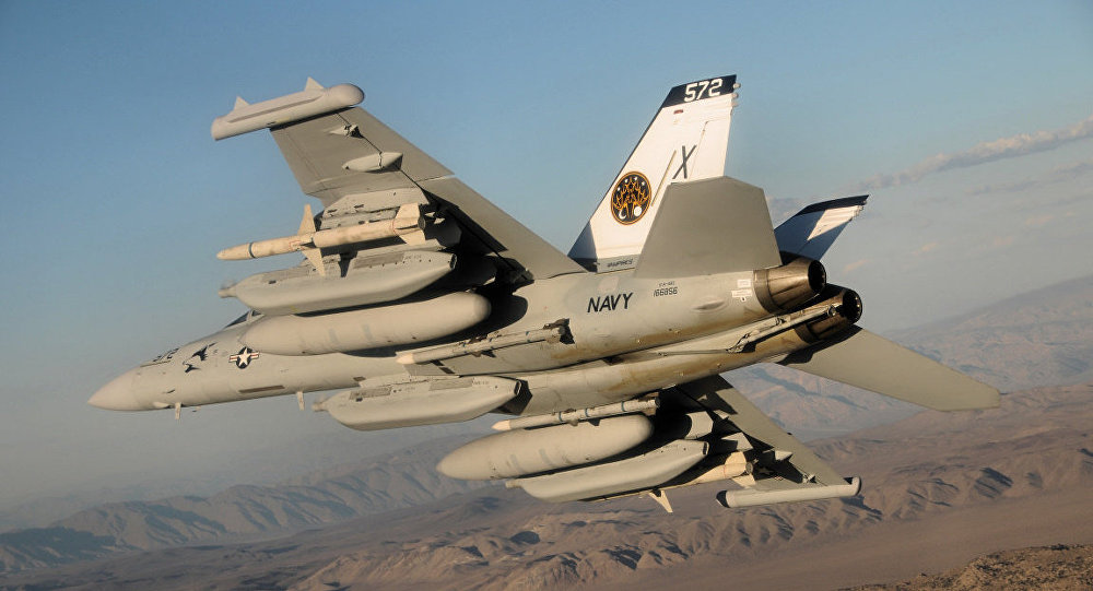 Satu Pilot US Navy Berhasil Operasikan Tiga EA-18 Growler Secara Bersamaan