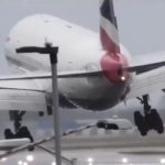 Pendaratan Mengerikan Boeing 777 di Tengah Badai Ciara