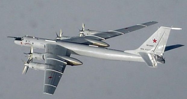 Bomber Rusia Sedang Uji Lapisan Rapuh Eropa