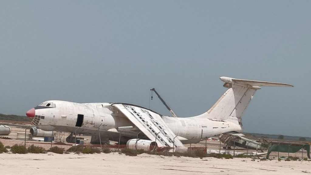 Kenapa Pesawat Il-76 Soviet Ini BIsa Ada di Tengah Gurun Pasir Arab?